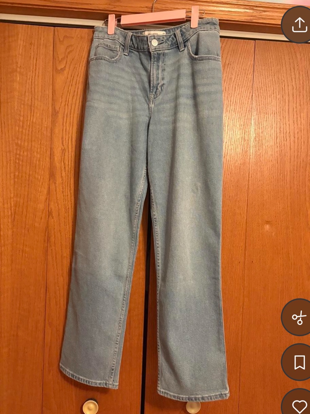 Women’s Hollister High-Rise Straight Leg Jeans in a Light Wash Size 8 Regular